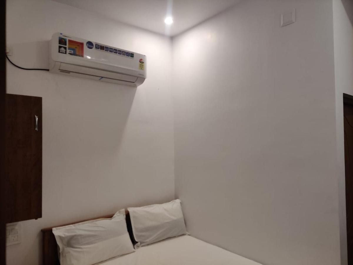 Hotel Sri Balaji Lodging Tiruchchendūr Esterno foto