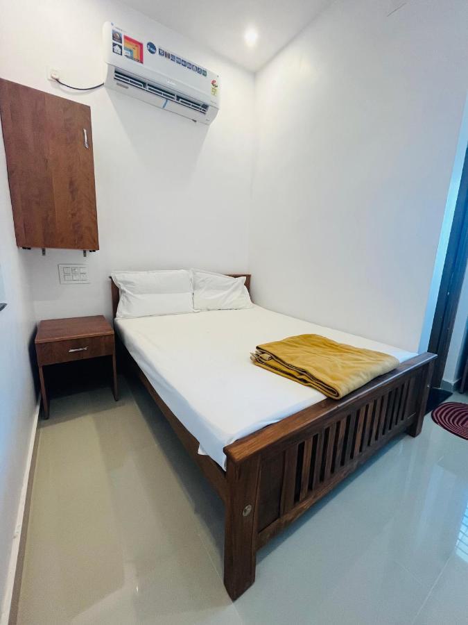 Hotel Sri Balaji Lodging Tiruchchendūr Esterno foto