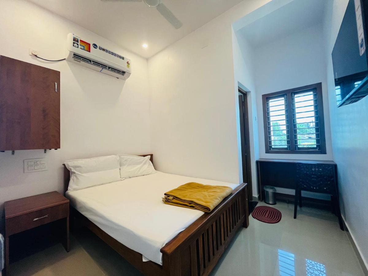 Hotel Sri Balaji Lodging Tiruchchendūr Esterno foto
