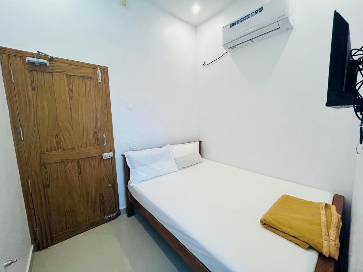 Hotel Sri Balaji Lodging Tiruchchendūr Esterno foto